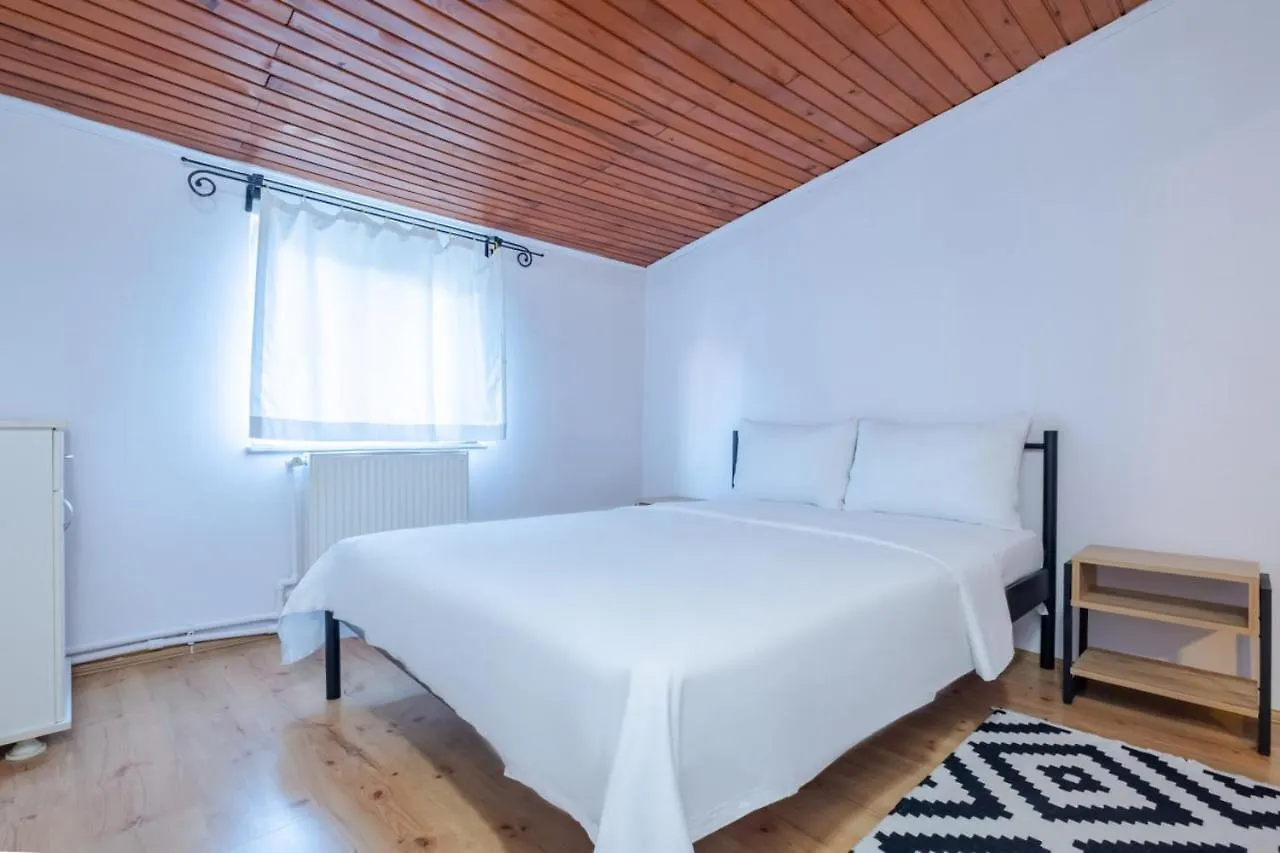 Central Flat 800 M To Metro Station In Sisli Istanbul Apartment